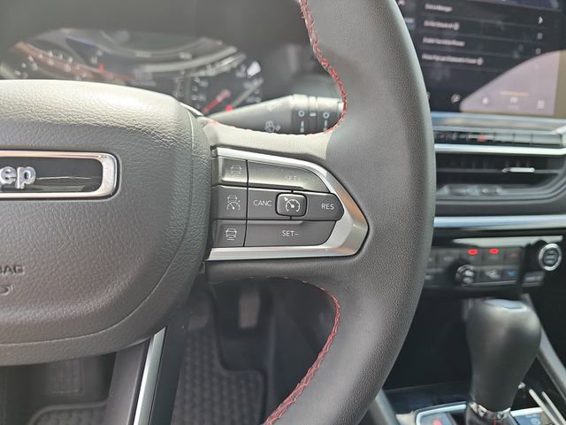 Used 2025 Jeep Compass Trailhawk AWD/4WD image 18