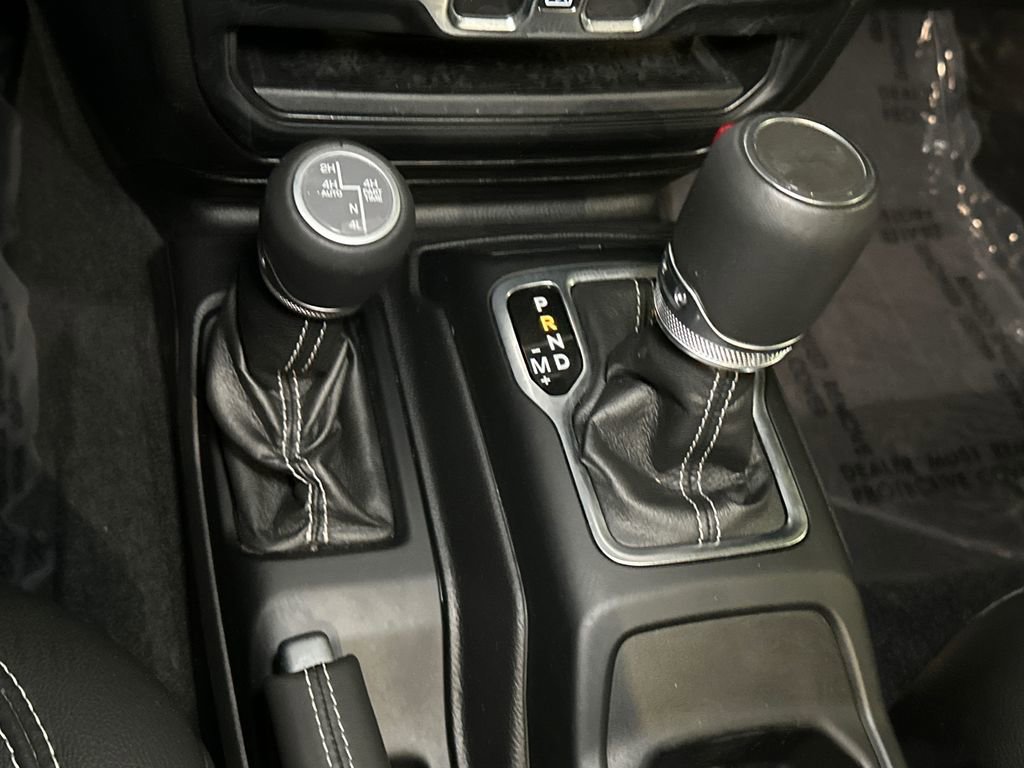 Used 2022 Jeep Wrangler Unlimited Sahara w/ Cold Weather Group AWD/4WD image 24