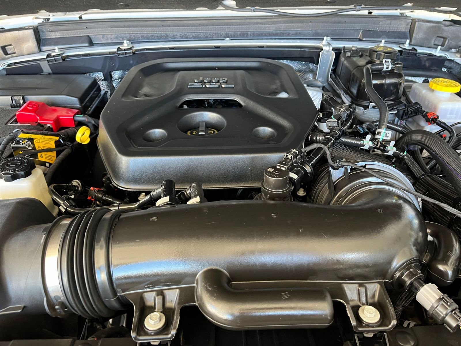 Used 2025 Jeep Wrangler Sahara image 32