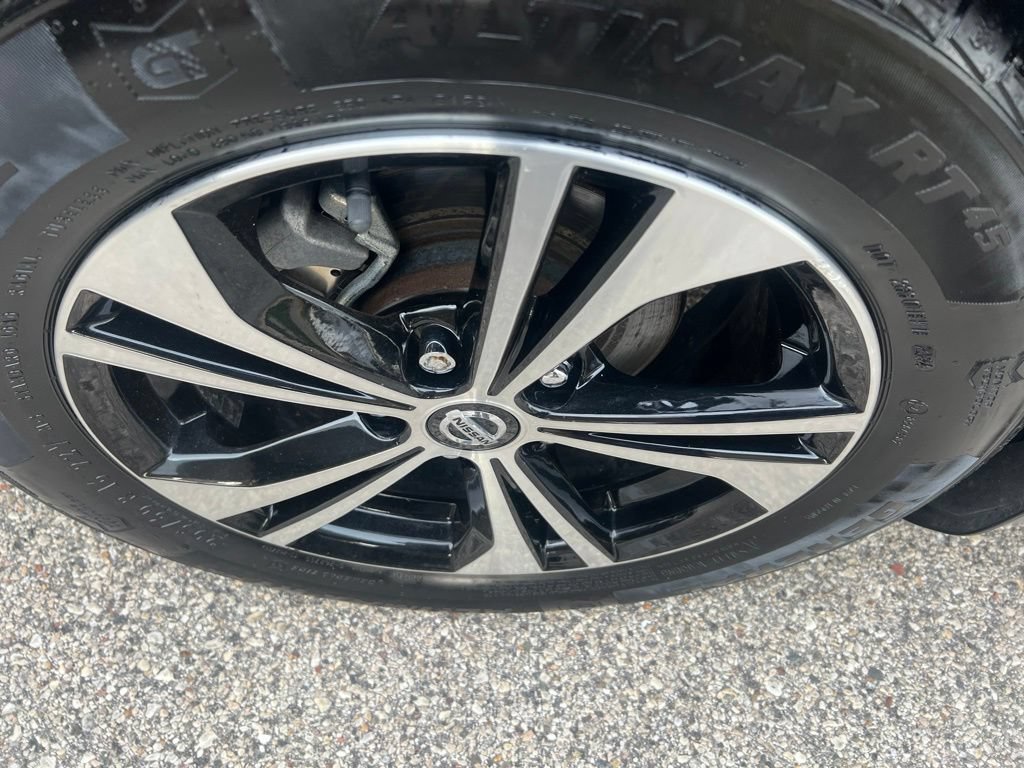 Certified 2022 Nissan Sentra SV FWD image 36