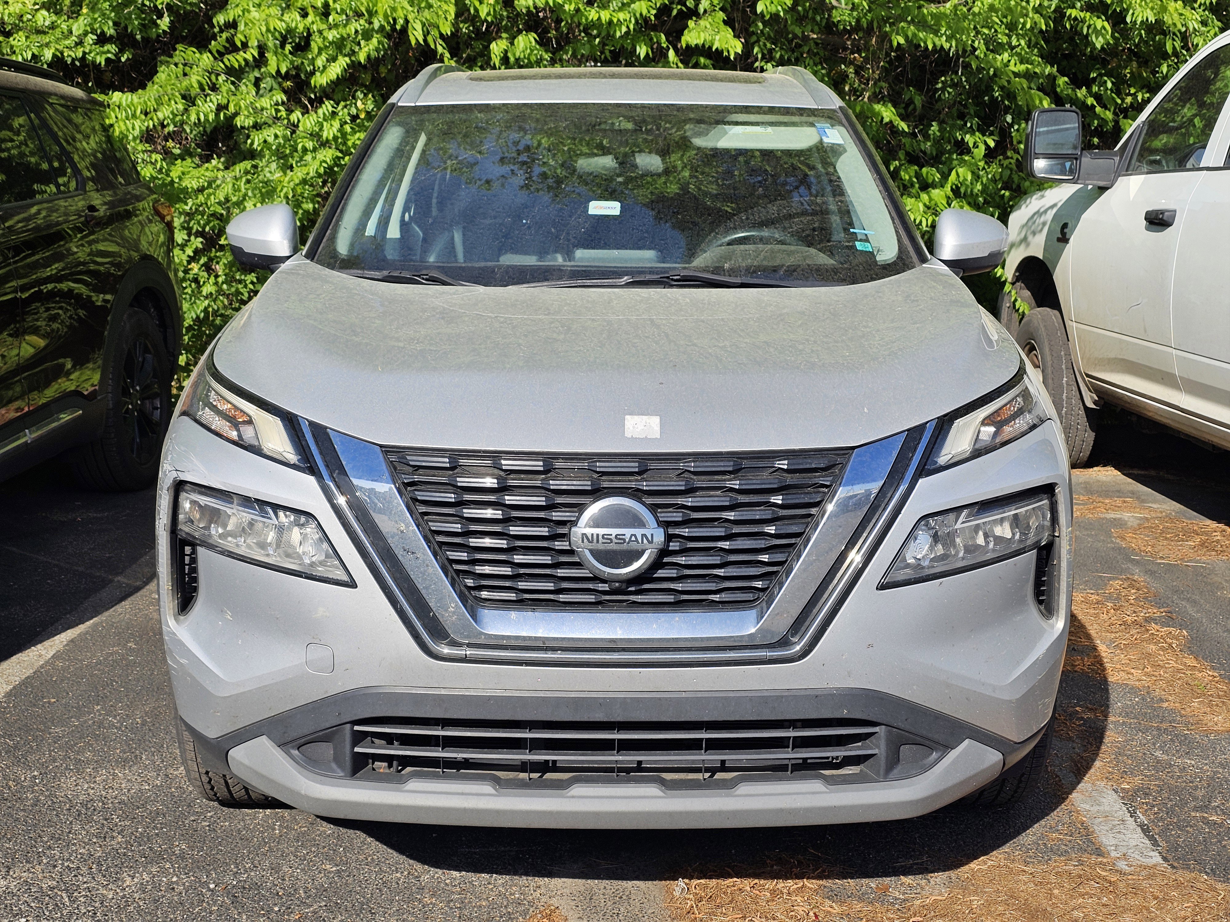 Used 2021 Nissan Rogue SV w/ Premium Package image 3