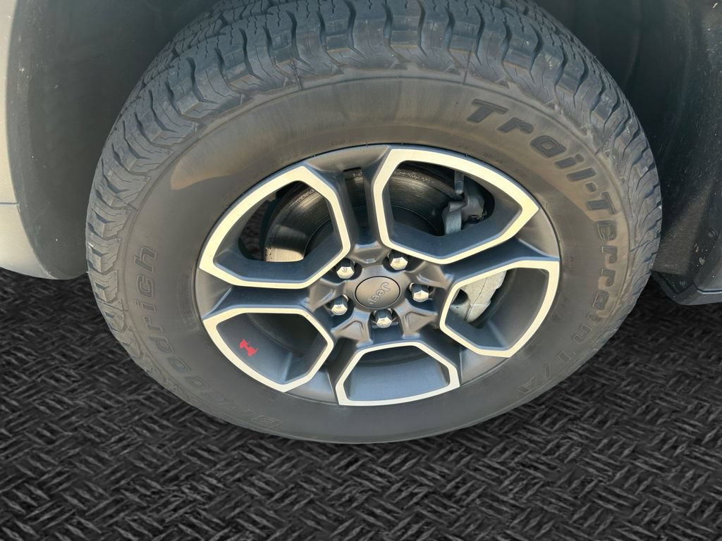 Certified 2022 Jeep Grand Cherokee Trailhawk AWD/4WD image 11