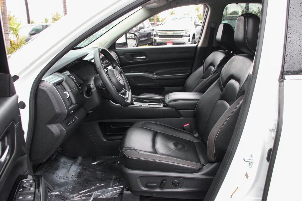 Used 2024 Nissan Pathfinder SL w/ SL Premium Package image 18