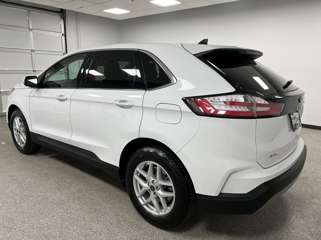 Used 2024 Ford Edge SEL image 9