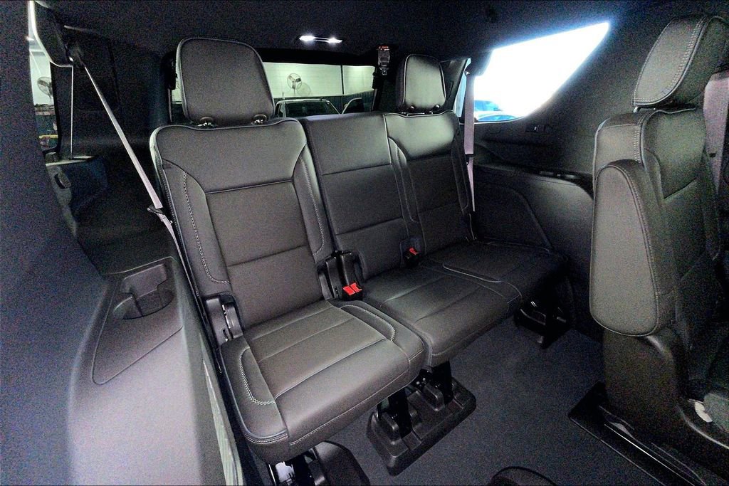 Used 2022 GMC Yukon Denali w/ Denali Premium Package image 40