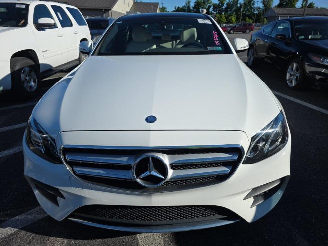 Used 2017 Mercedes-Benz E 300 4MATIC image 2