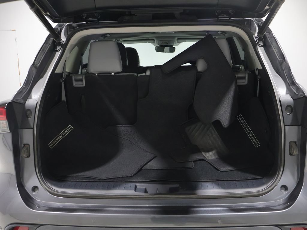 Used 2022 Toyota Highlander Limited AWD/4WD image 4