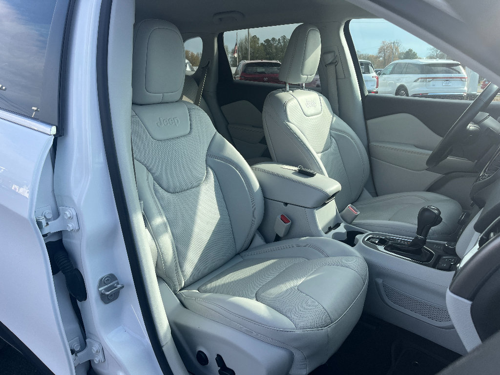 Used 2020 Jeep Cherokee Limited w/ Luxury Group AWD/4WD image 17