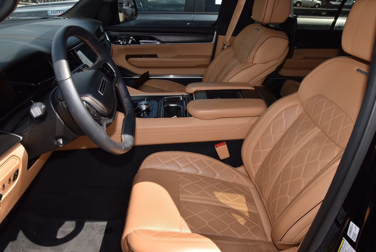 Used 2024 Jeep Grand Wagoneer Series III w/ Rear Seat Video Group 1 AWD/4WD image 10