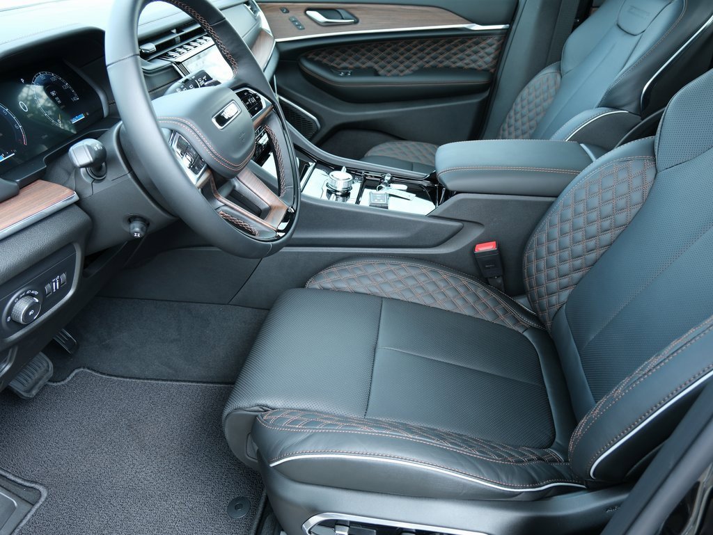 New 2025 Jeep Grand Cherokee Summit image 5
