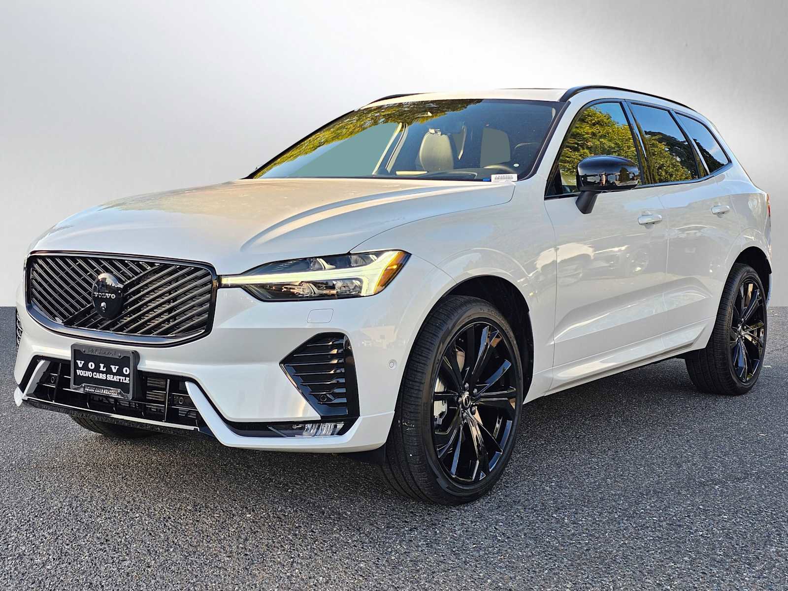 New 2026 Volvo XC60 B5 Ultra w/ Protection Package Premier image 3