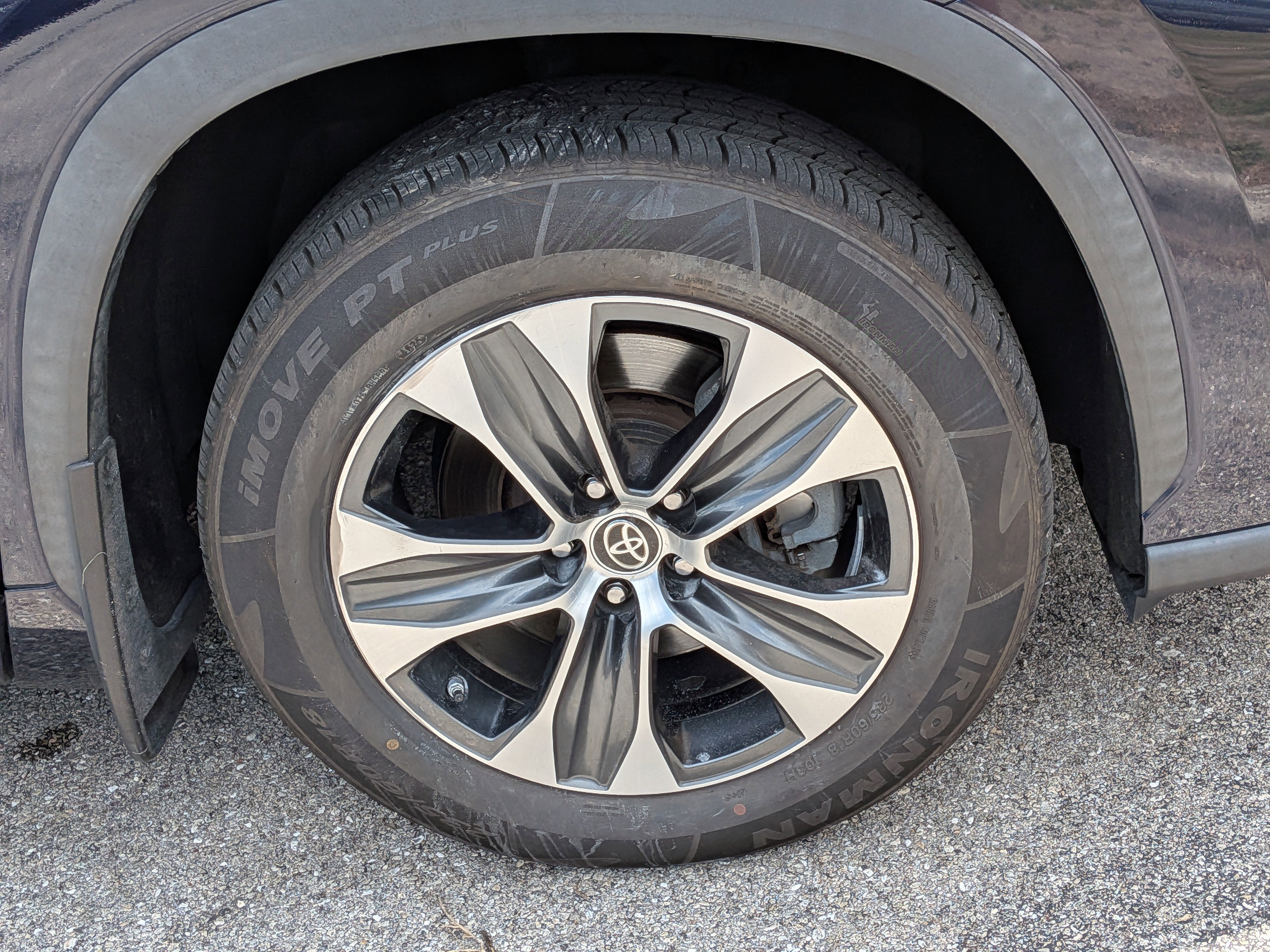 Used 2020 Toyota Highlander XLE AWD/4WD image 11