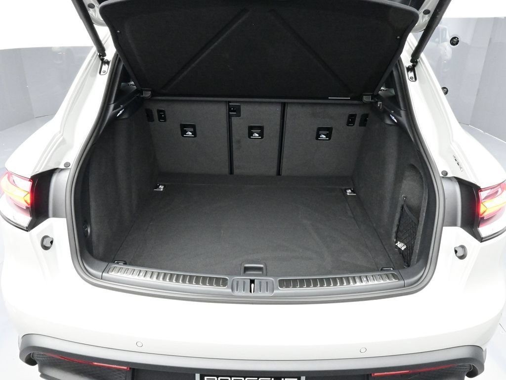 Certified 2026 Porsche Macan AWD/4WD image 16