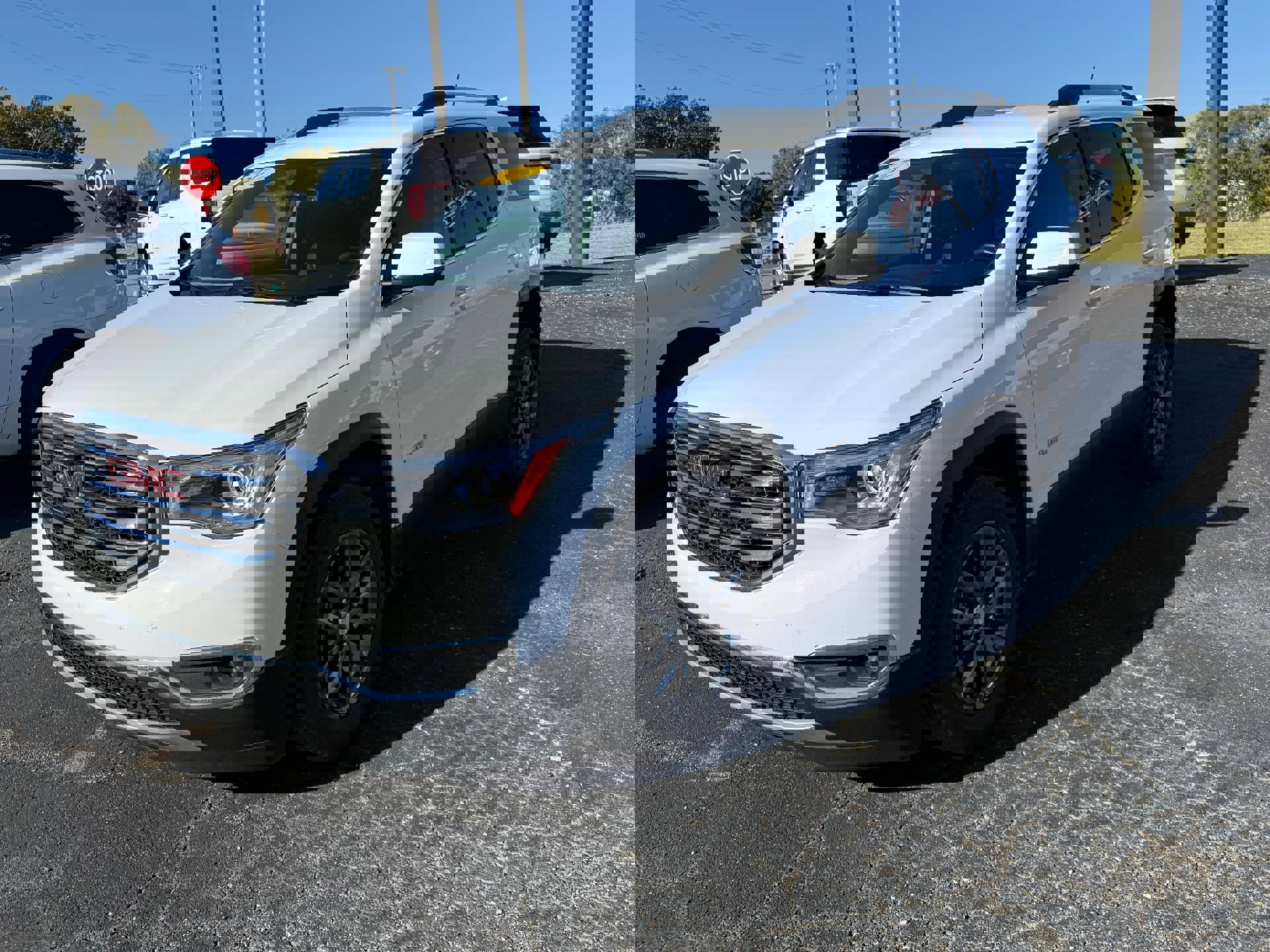 Used 2017 GMC Acadia SLT image 1