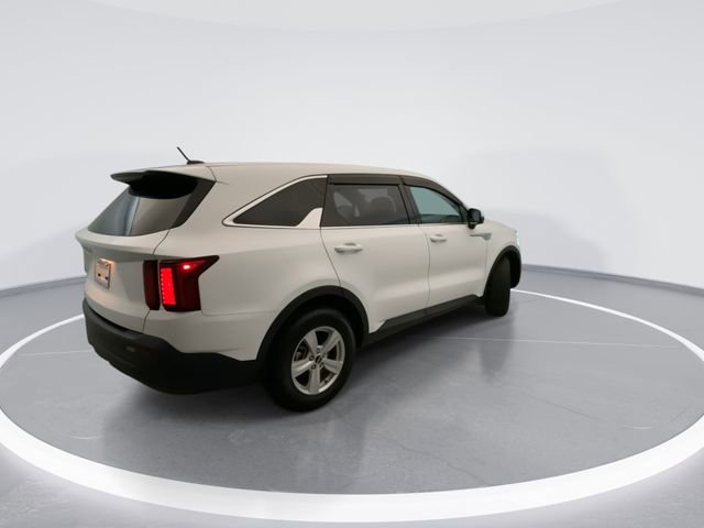 Used 2023 Kia Sorento LX FWD image 4
