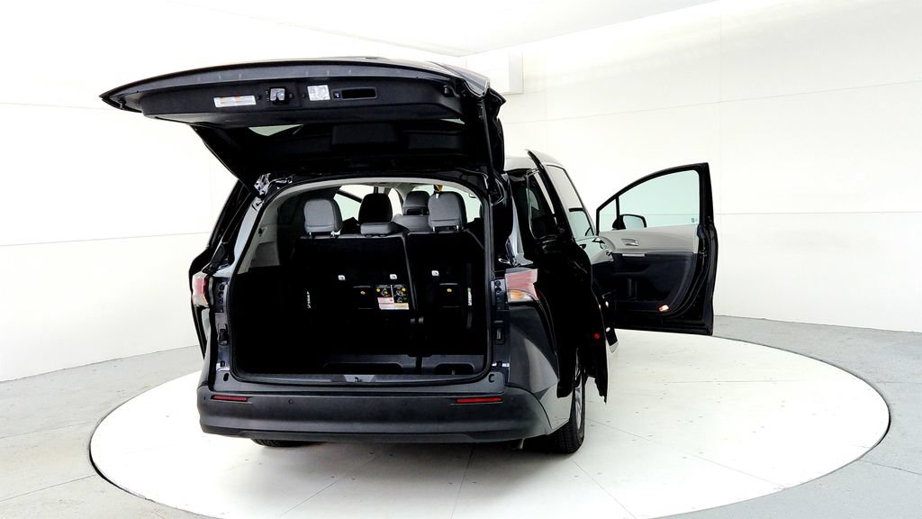 Certified 2023 Toyota Sienna XLE AWD/4WD image 11