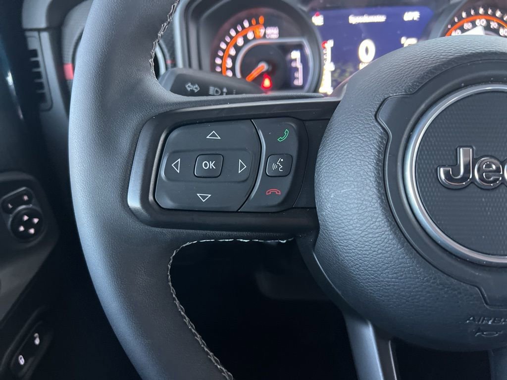 Used 2025 Jeep Gladiator Rubicon w/ Convenience Group image 38