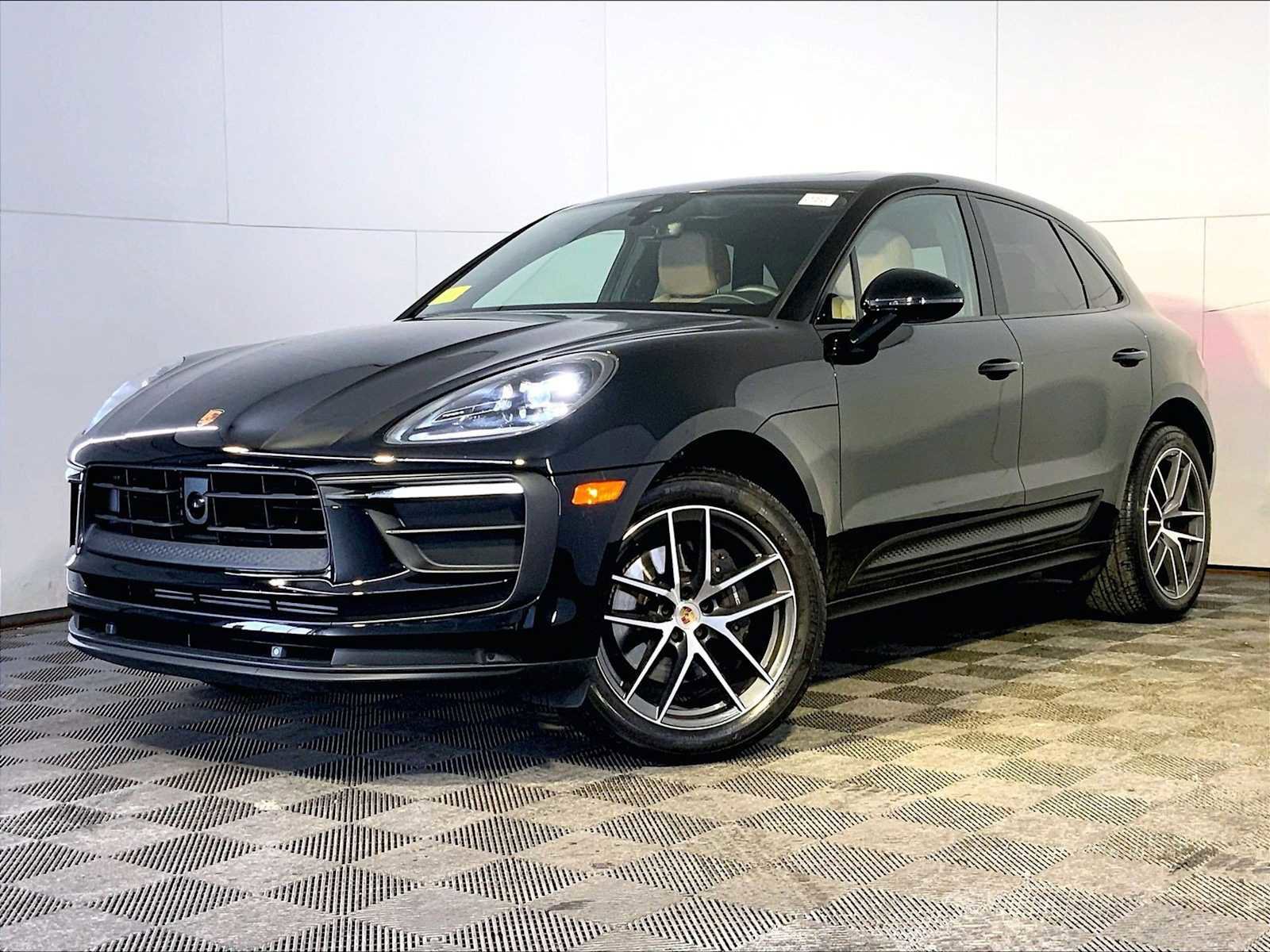 Certified 2023 Porsche Macan image 1