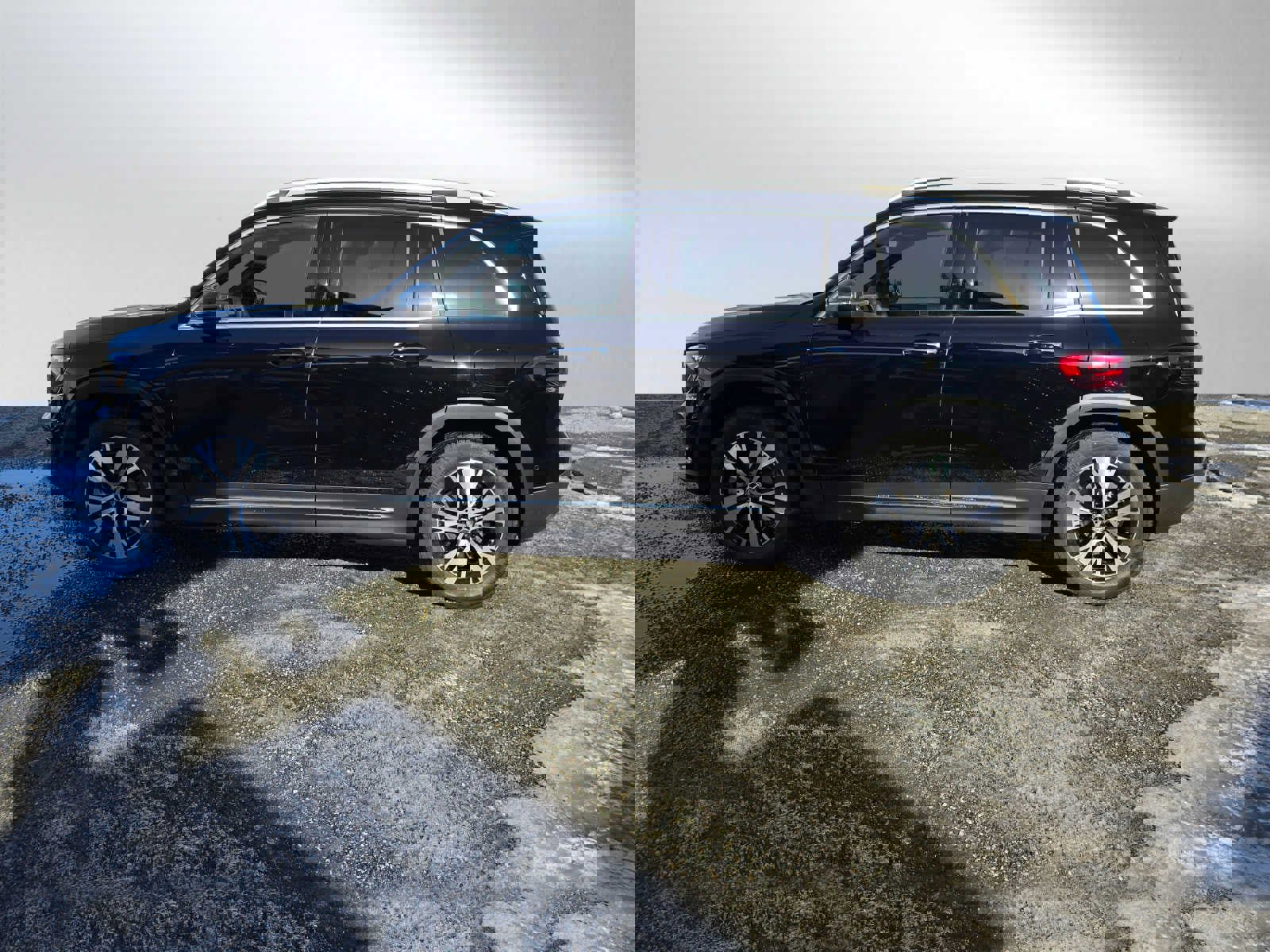 Used 2024 Mercedes-Benz GLB 250 4MATIC image 4