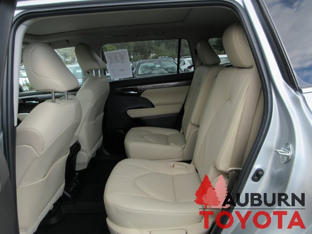 Used 2023 Toyota Highlander Platinum image 25