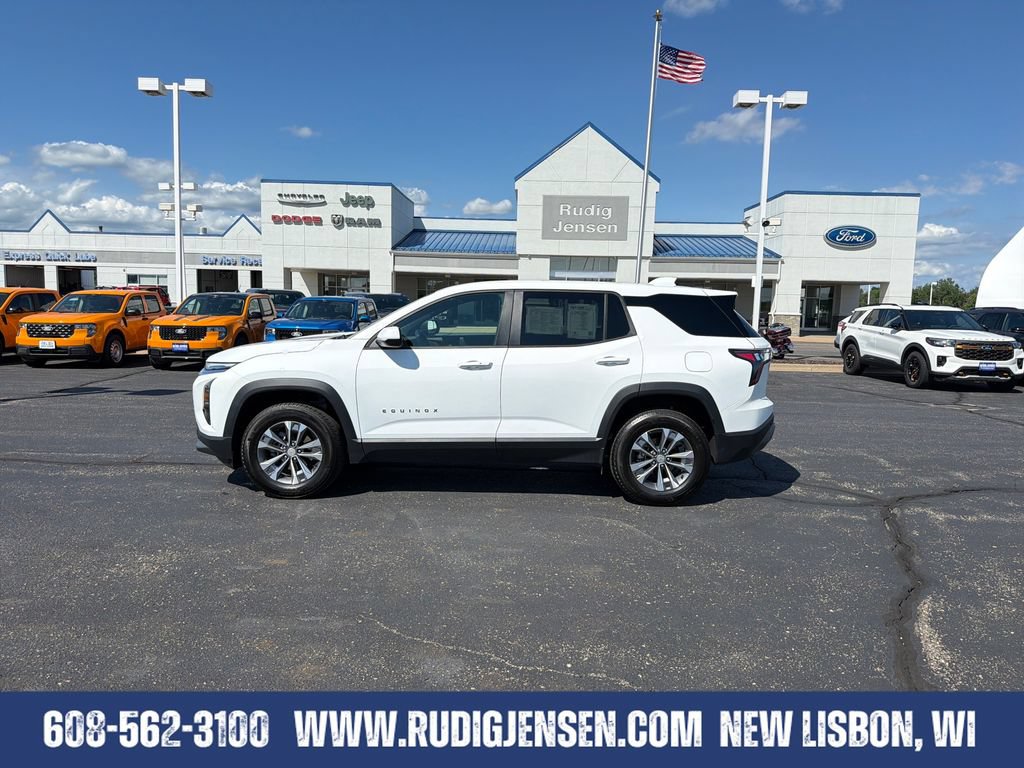 Used 2026 Chevrolet Equinox LT AWD/4WD image 2