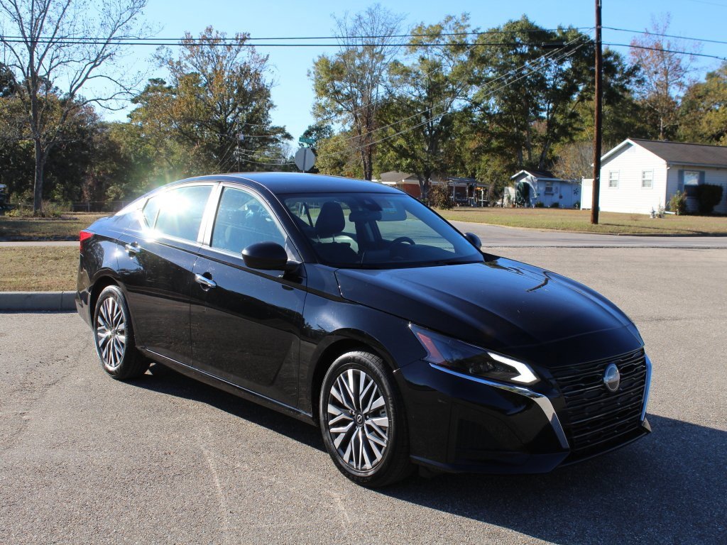 Used 2024 Nissan Altima 2.5 SV image 3