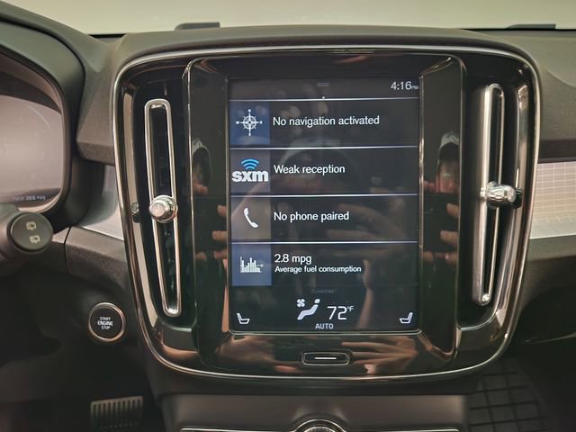 Used 2020 Volvo XC40 T4 Momentum FWD image 17