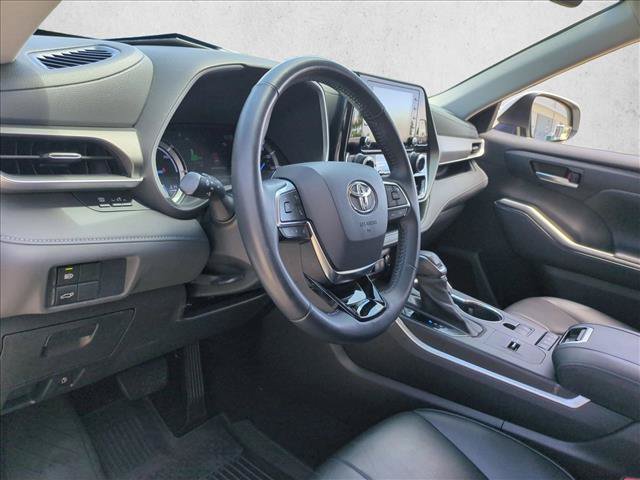 Certified 2020 Toyota Highlander XLE AWD/4WD image 10