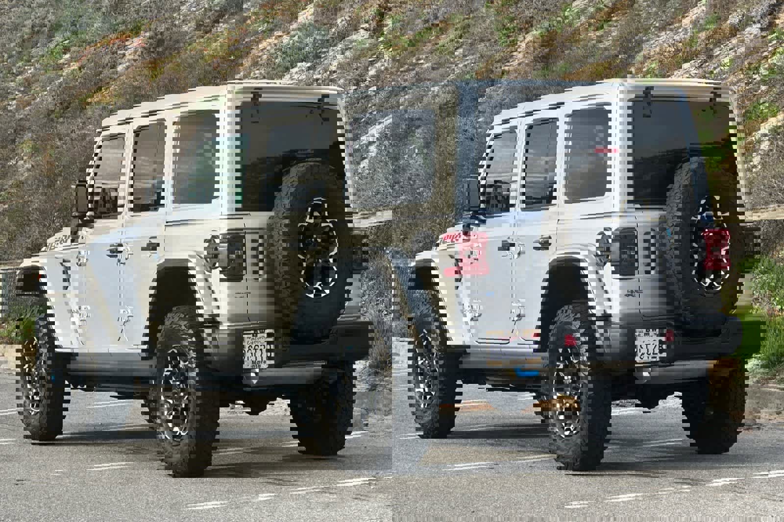 Used 2023 Jeep Wrangler Unlimited Rubicon 4xe w/ Steel Bumper Group image 7