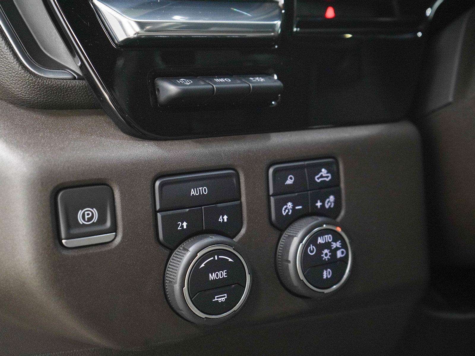 Used 2022 Chevrolet Silverado 1500 LTZ w/ Technology Package AWD/4WD image 27