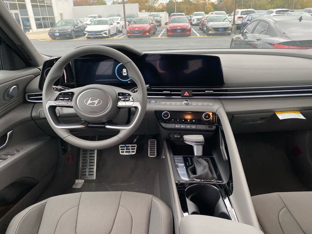 New 2025 Hyundai Elantra SEL image 9