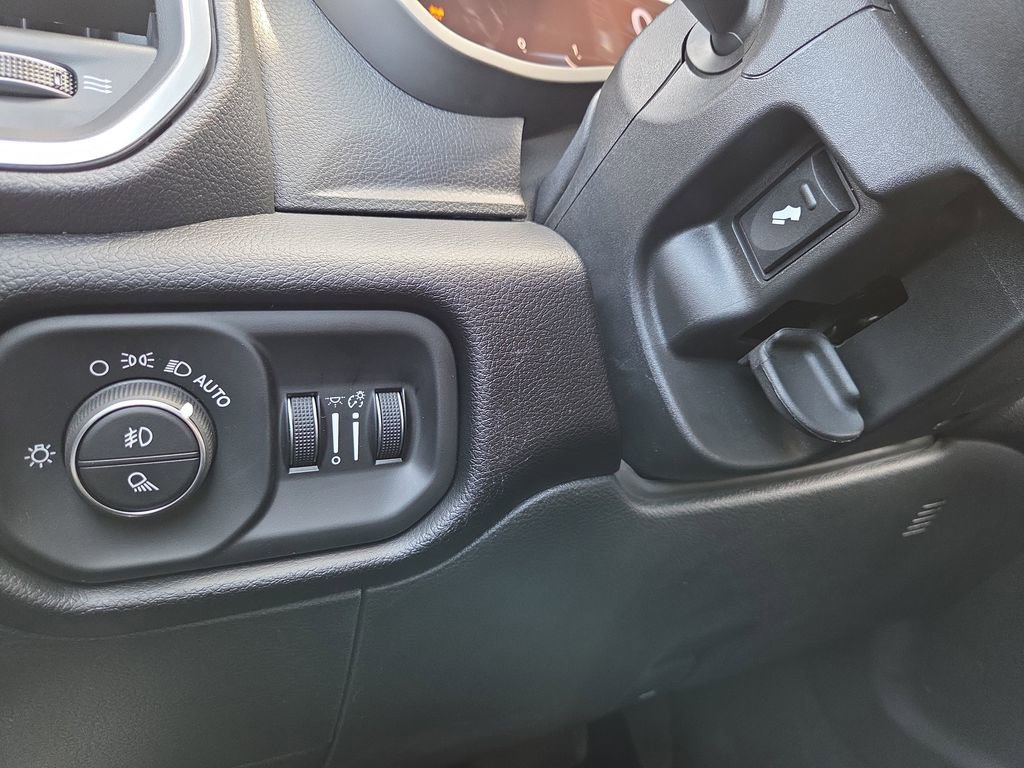 New 2026 RAM 2500 Laramie AWD/4WD image 39