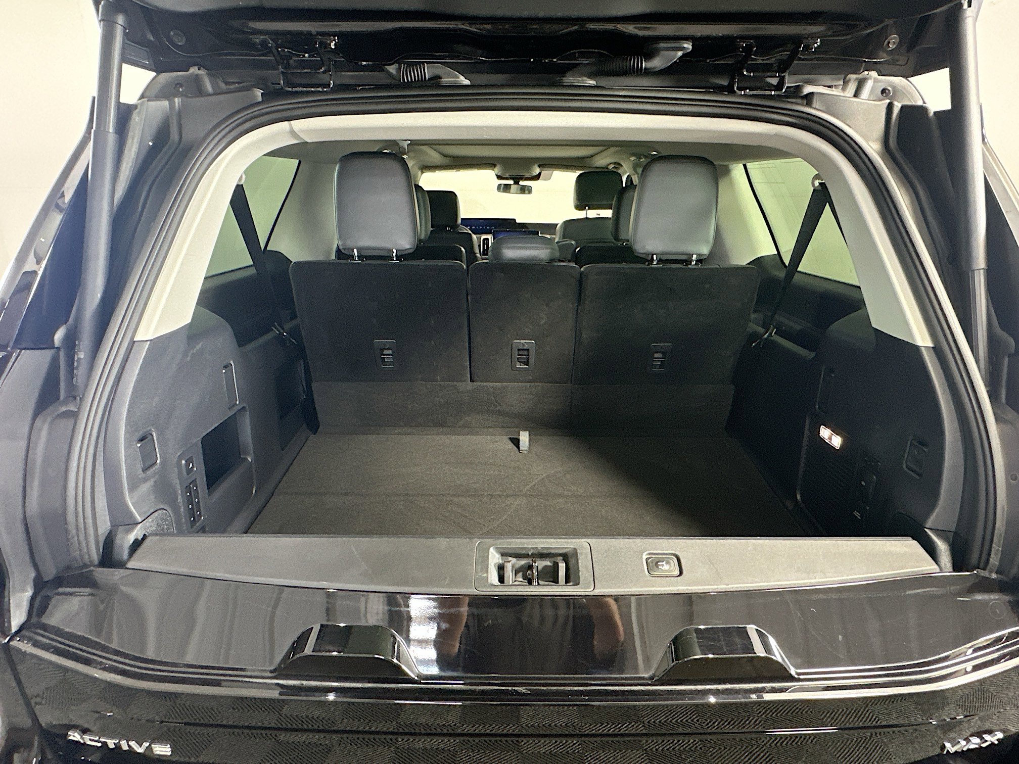 Used 2025 Ford Expedition Max Active AWD/4WD image 32