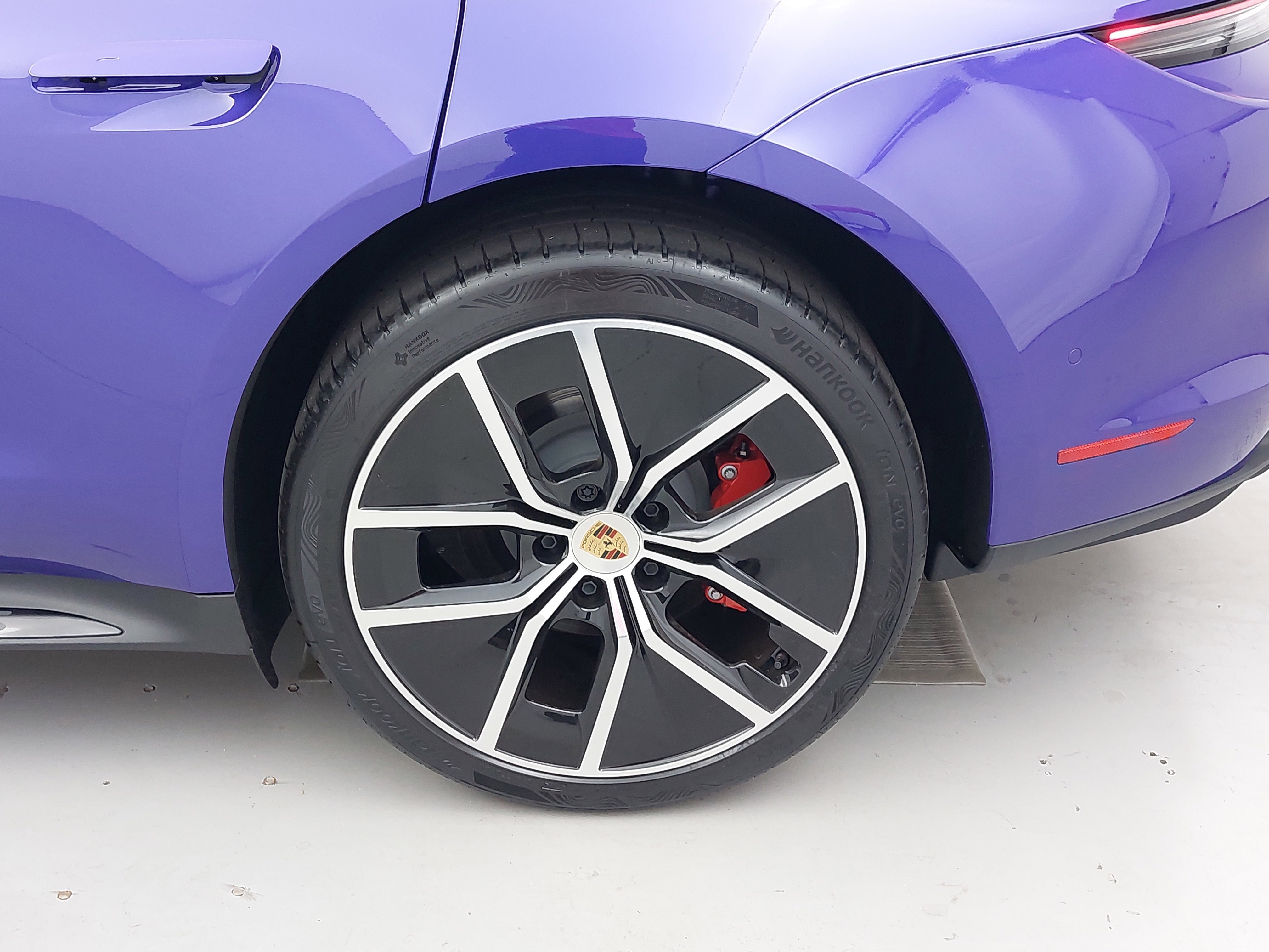 New 2025 Porsche Taycan GTS image 36