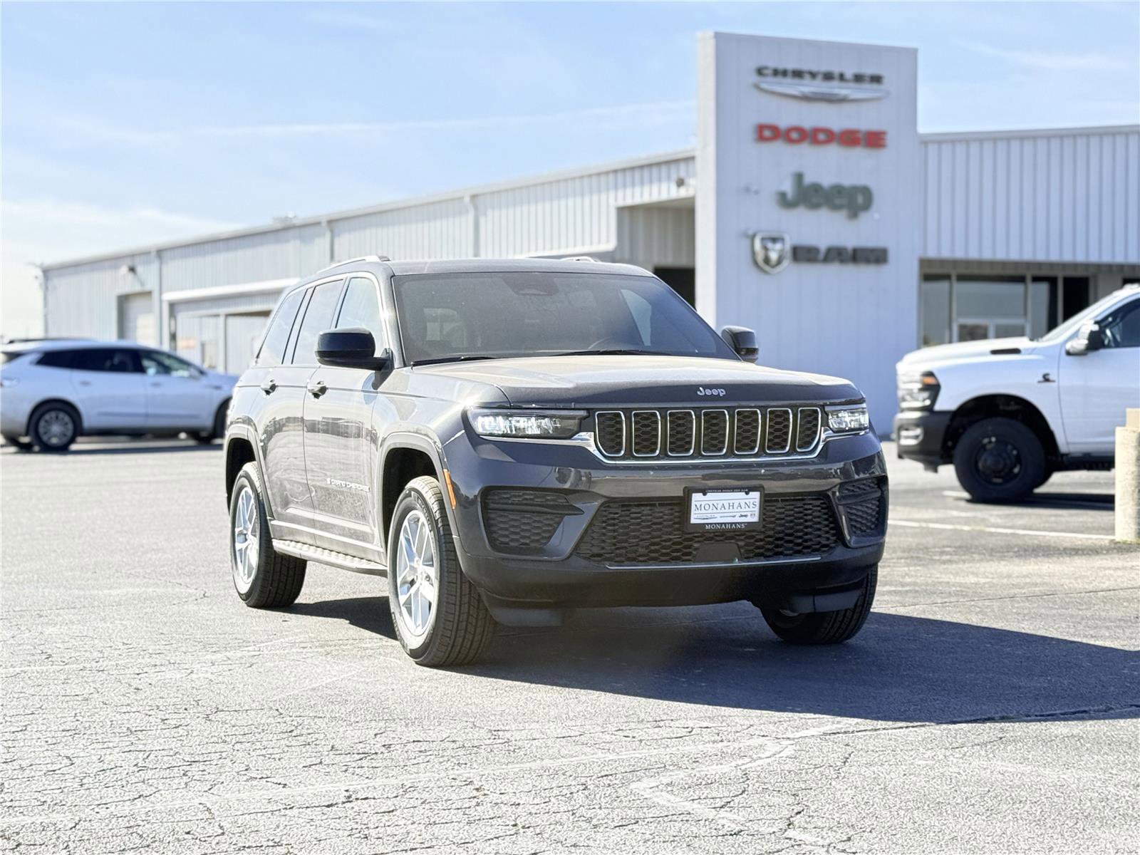 New 2025 Jeep Grand Cherokee Laredo X w/ Luxury Tech Group I AWD/4WD image 3