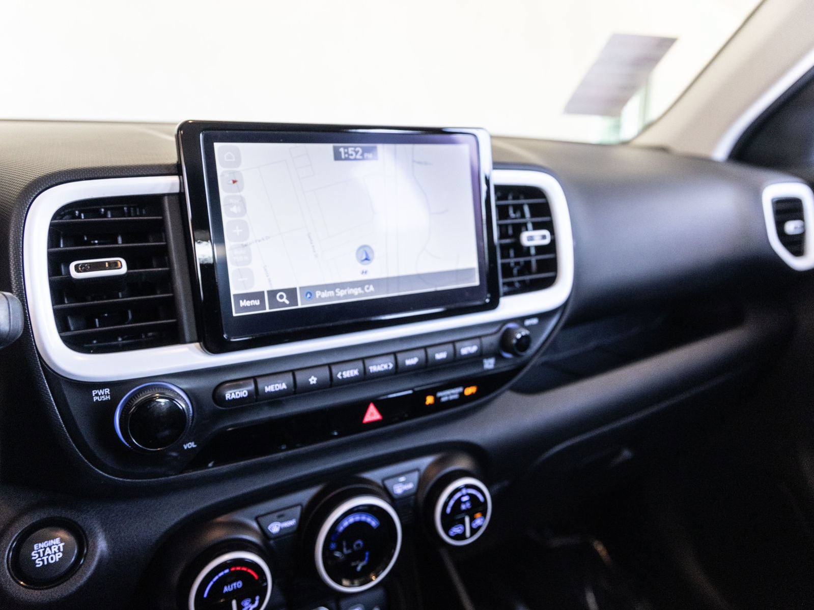 Used 2023 Hyundai Venue Limited FWD image 19