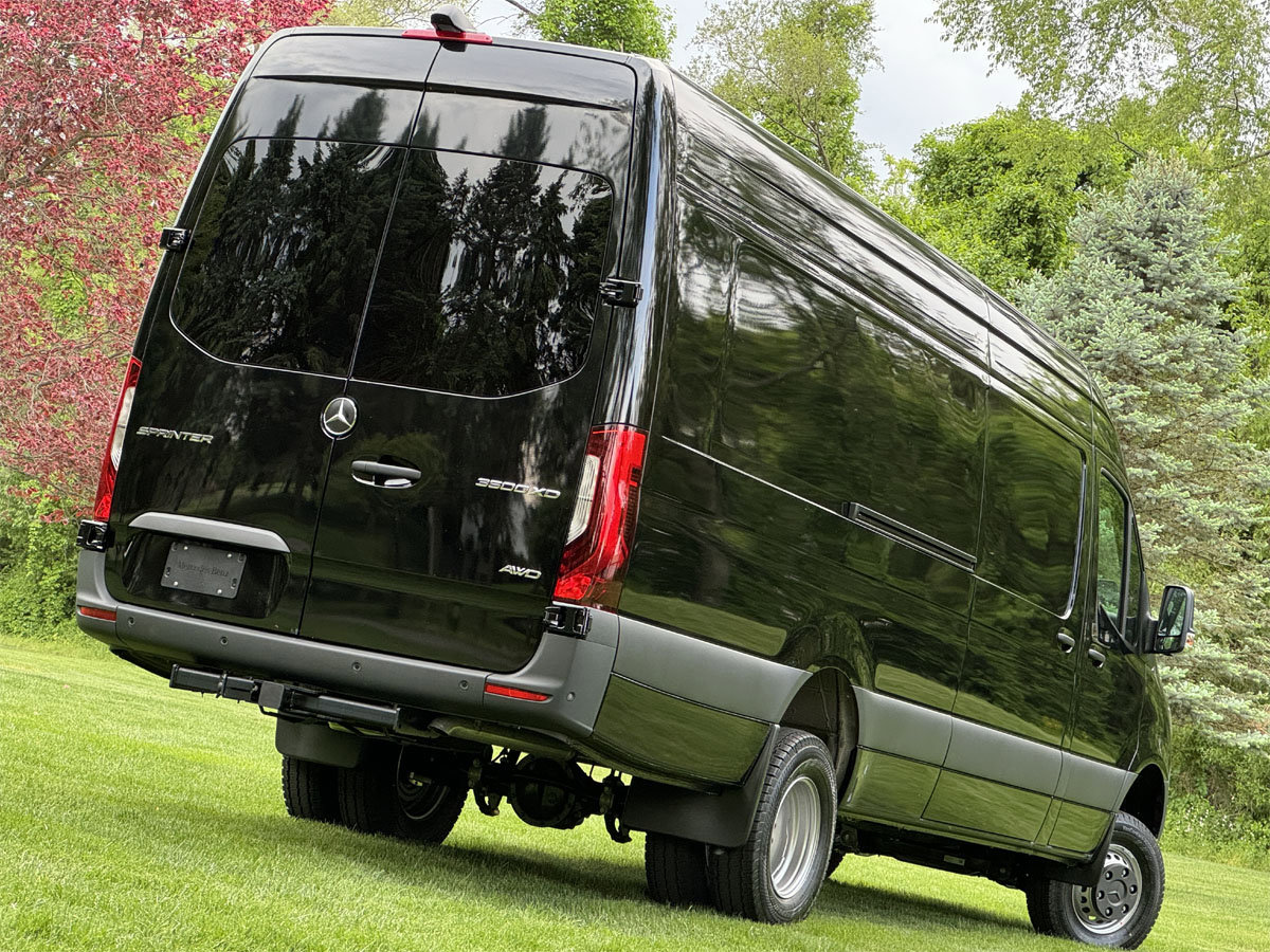 Used 2024 Mercedes-Benz Sprinter 3500 image 4