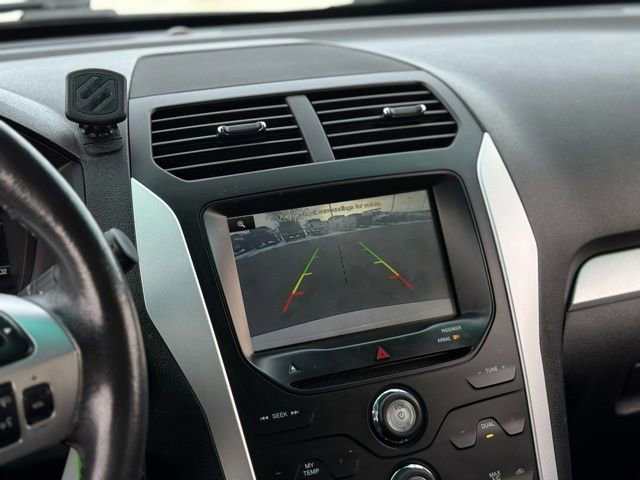 Used 2015 Ford Explorer XLT w/ Equipment Group 202A image 3