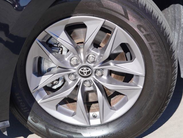 Certified 2024 Toyota Sienna LE image 11