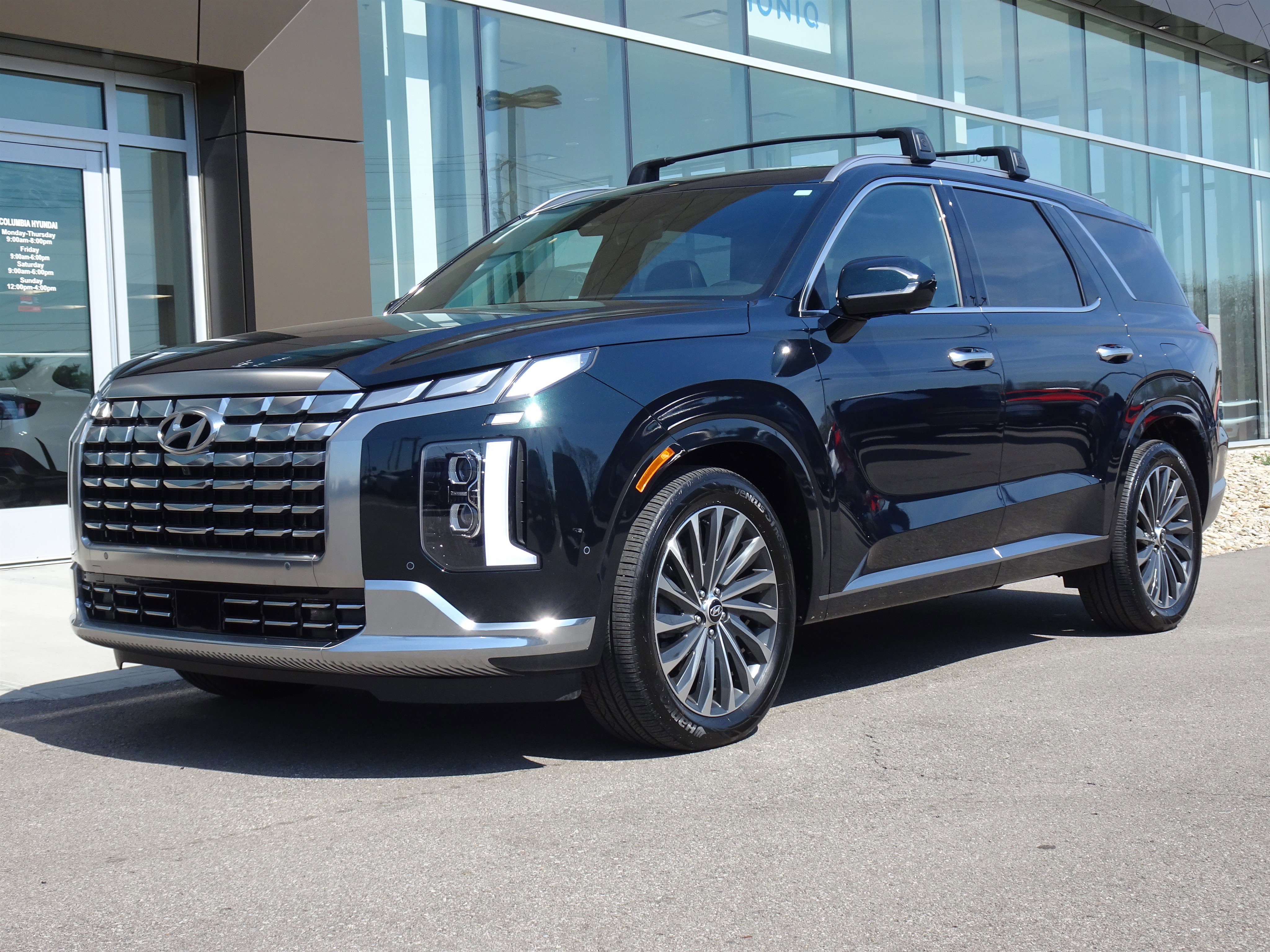 Used 2023 Hyundai Palisade Calligraphy image 1