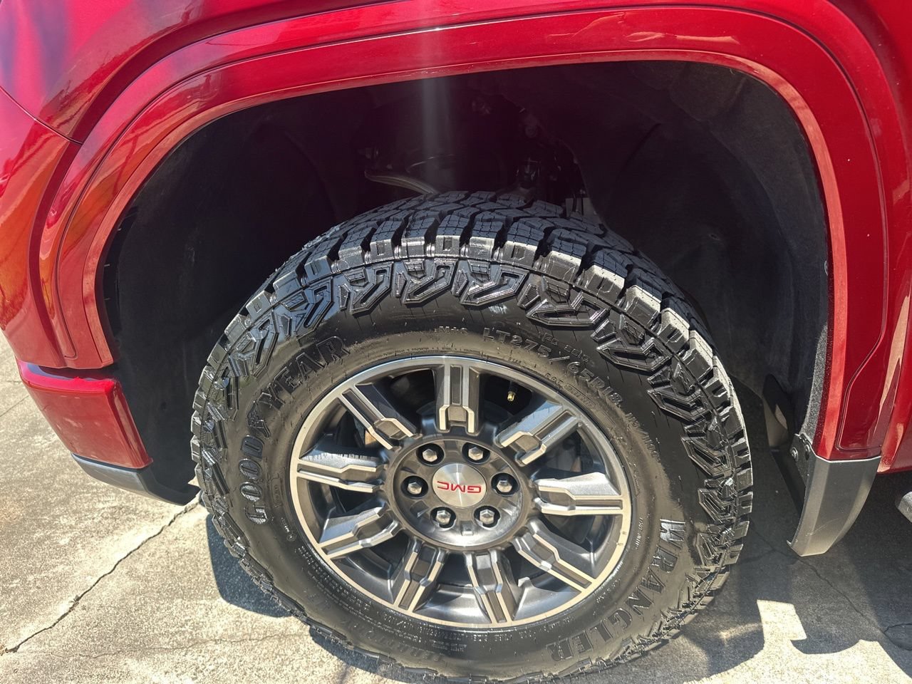 Used 2024 GMC Sierra 1500 AT4 w/ Technology Package AWD/4WD image 7