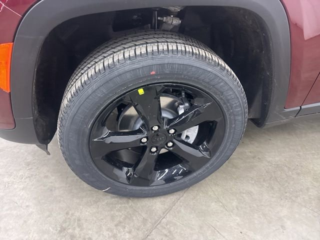 New 2025 Jeep Grand Cherokee Laredo image 4