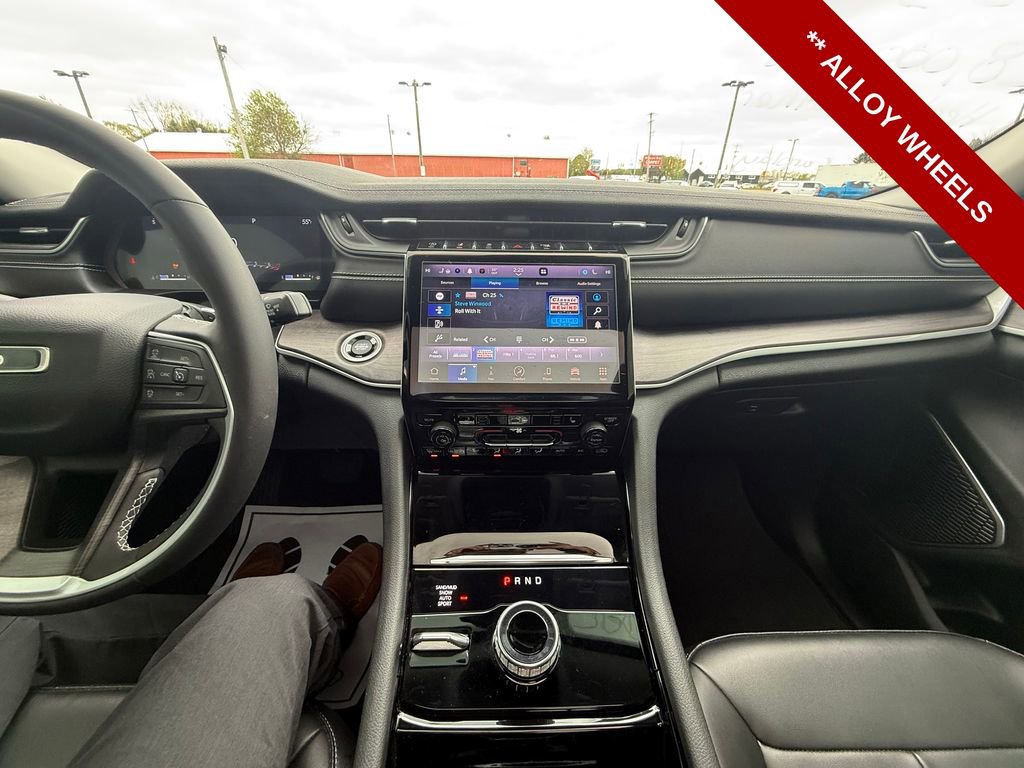 Used 2023 Jeep Grand Cherokee Limited w/ Black Appearance Package AWD/4WD image 23
