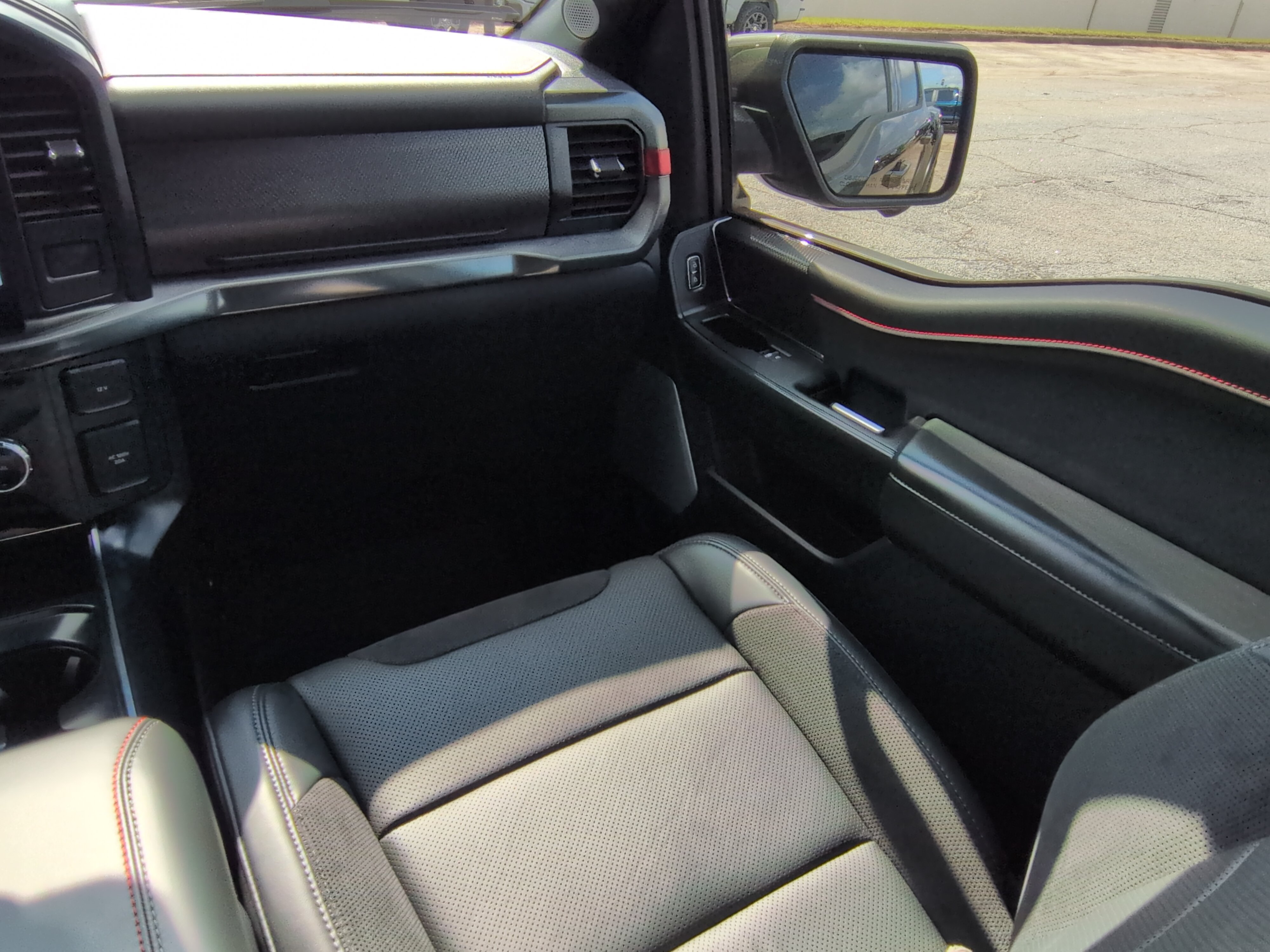 Used 2025 Ford F150 Raptor AWD/4WD image 15