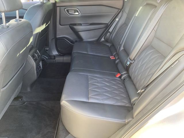 Used 2023 Nissan Rogue Platinum w/ Platinum Premium Package image 16