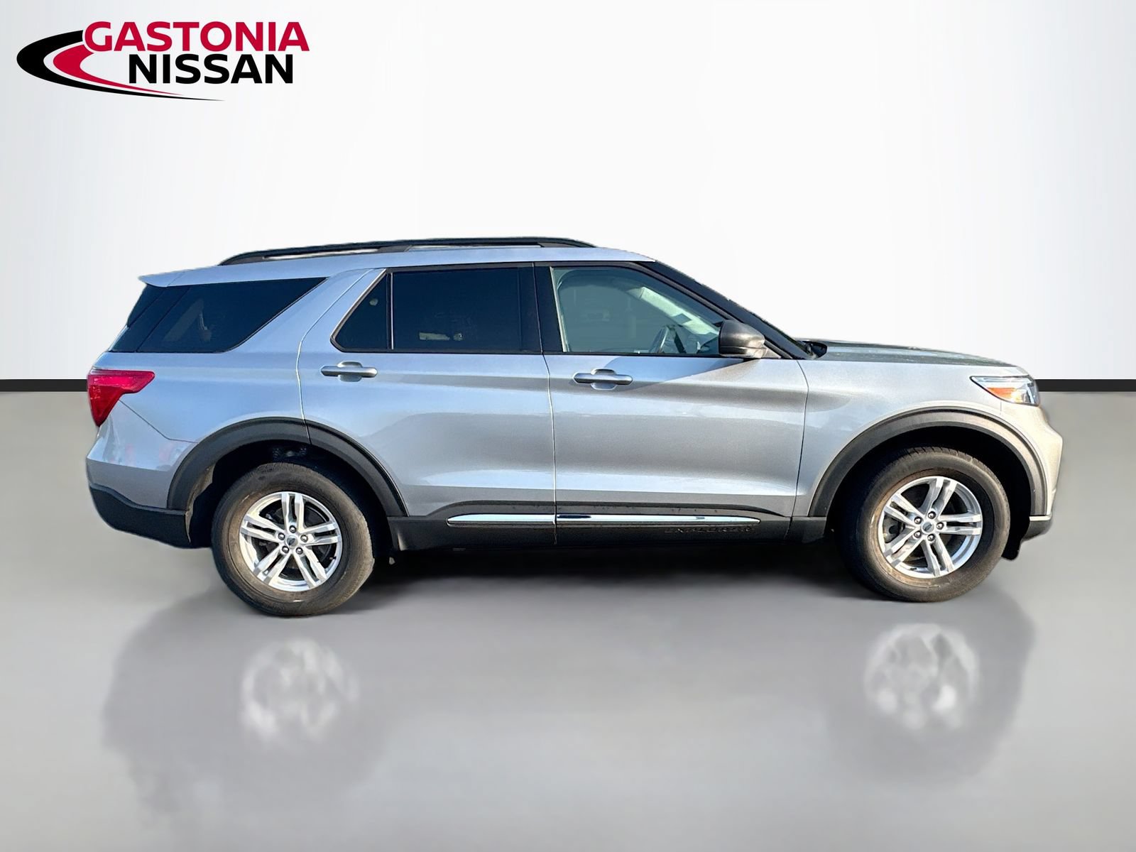 Used 2023 Ford Explorer XLT AWD/4WD image 10