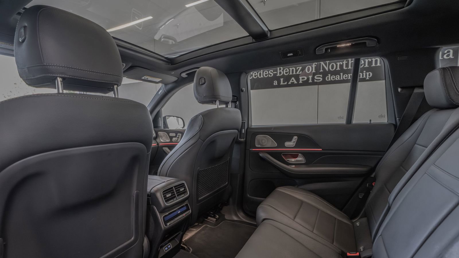 Used 2025 Mercedes-Benz GLS 450 4MATIC w/ AMG Line Exterior image 26