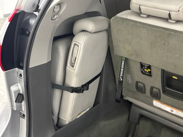 Used 2015 Toyota Sienna XLE w/ XLE Navigation Package FWD image 11