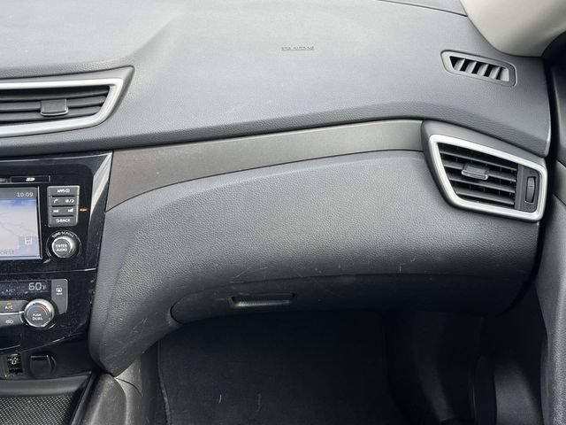 Used 2015 Nissan Rogue SV w/ SV Premium Package AWD/4WD image 18