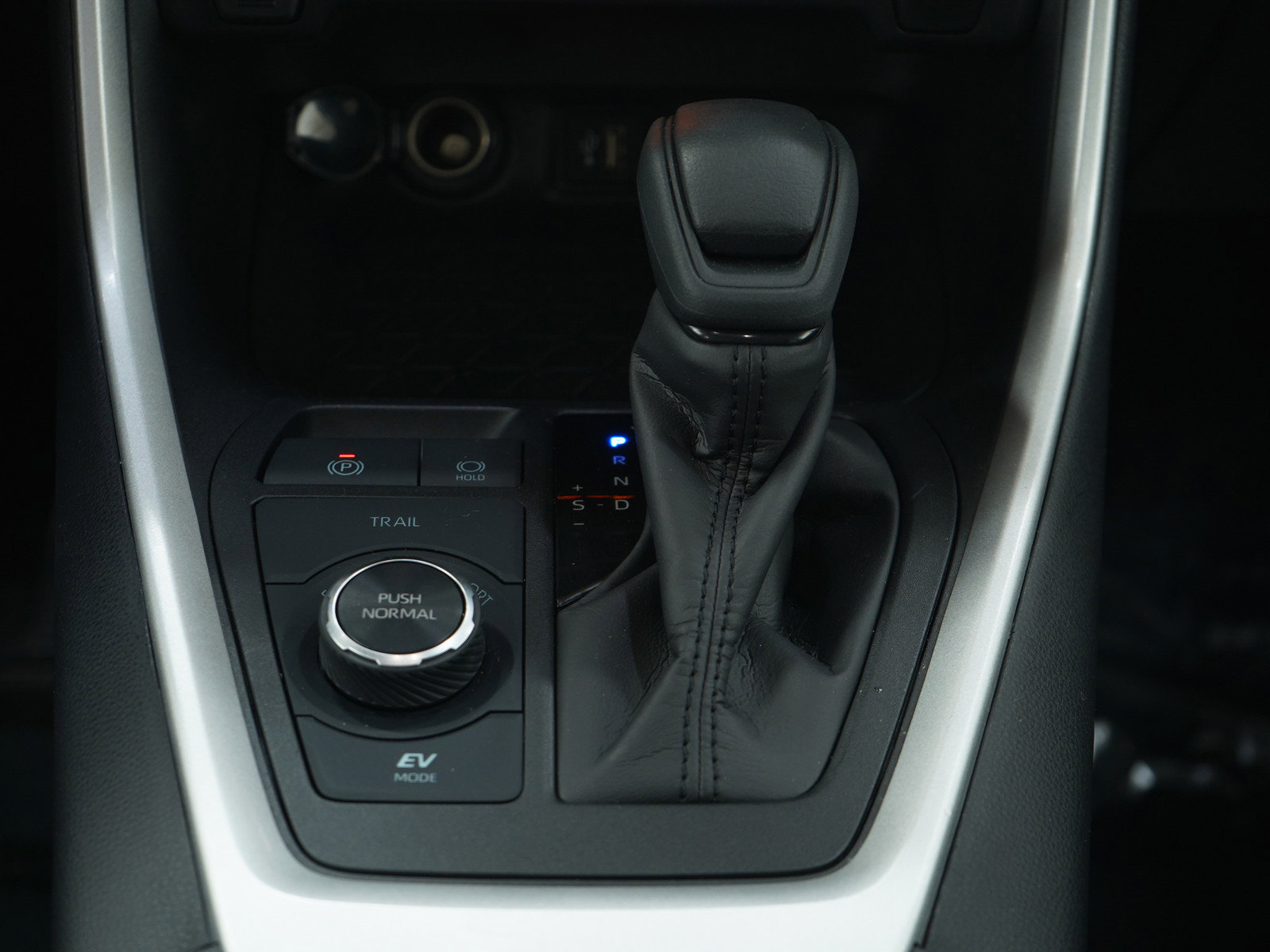 Used 2025 Toyota RAV4 LE image 21